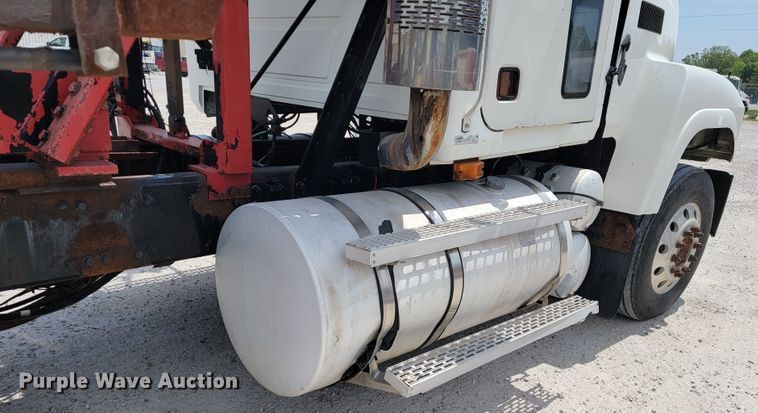 image for item JL9450 2005 Mack CH600  roll-off container truck