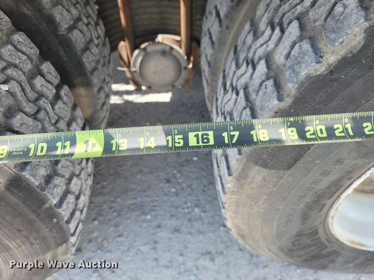 image for item JL9450 2005 Mack CH600  roll-off container truck