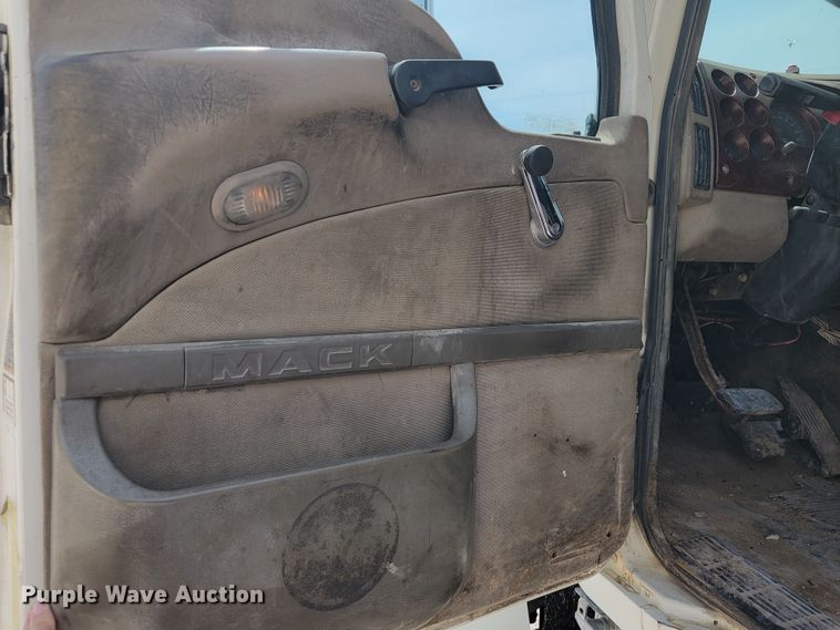 image for item JL9450 2005 Mack CH600  roll-off container truck