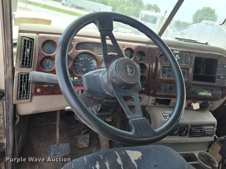 image for item JL9450 2005 Mack CH600  roll-off container truck