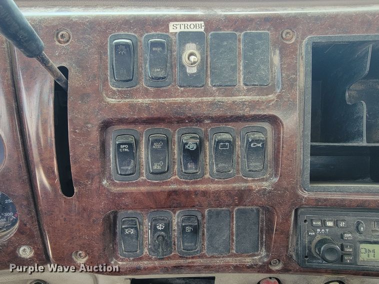 image for item JL9450 2005 Mack CH600  roll-off container truck