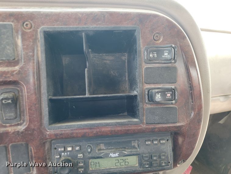 image for item JL9450 2005 Mack CH600  roll-off container truck