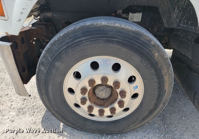 image for item JL9450 2005 Mack CH600  roll-off container truck