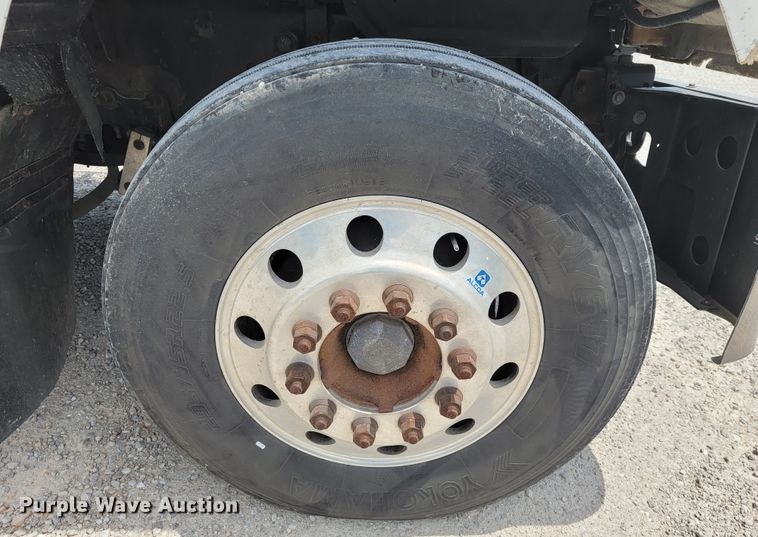 image for item JL9450 2005 Mack CH600  roll-off container truck