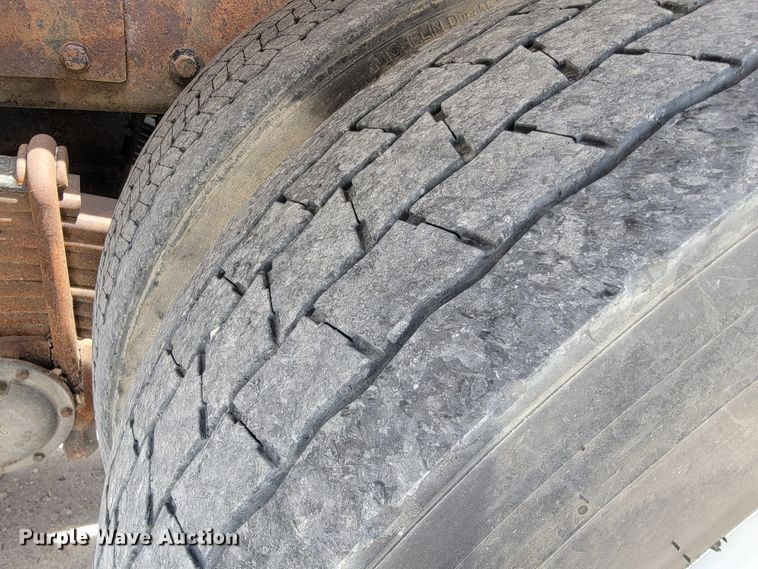 image for item JL9450 2005 Mack CH600  roll-off container truck