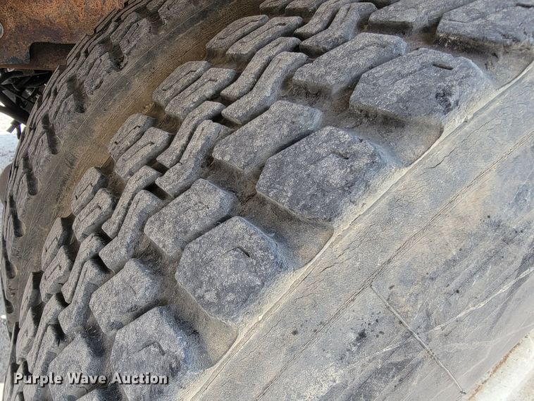 image for item JL9450 2005 Mack CH600  roll-off container truck