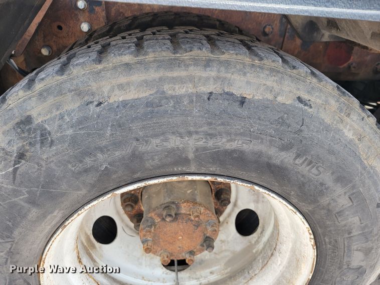 image for item JL9450 2005 Mack CH600  roll-off container truck