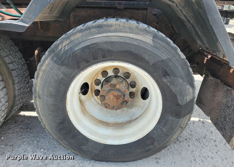 image for item JL9450 2005 Mack CH600  roll-off container truck