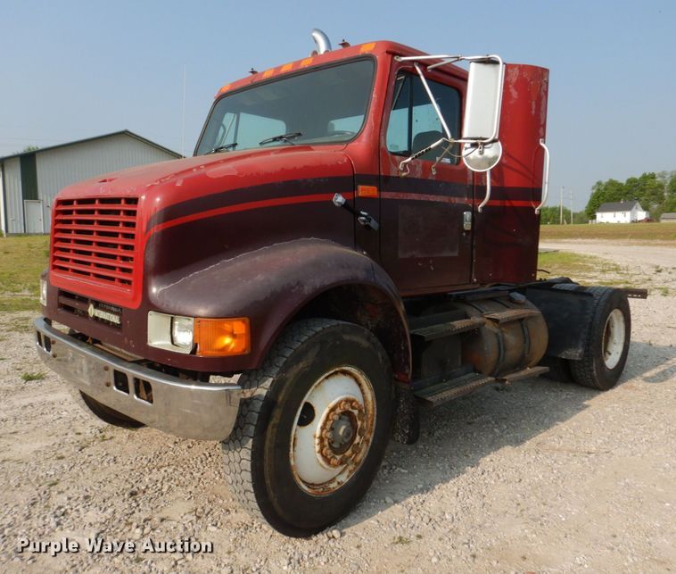 image for item KD9054 1993 International 8100  semi truck