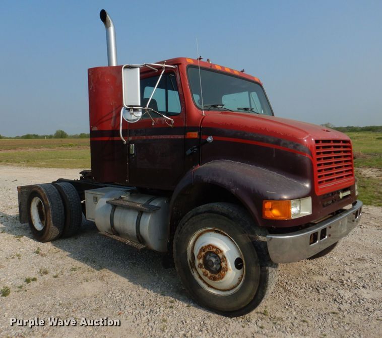 image for item KD9054 1993 International 8100  semi truck