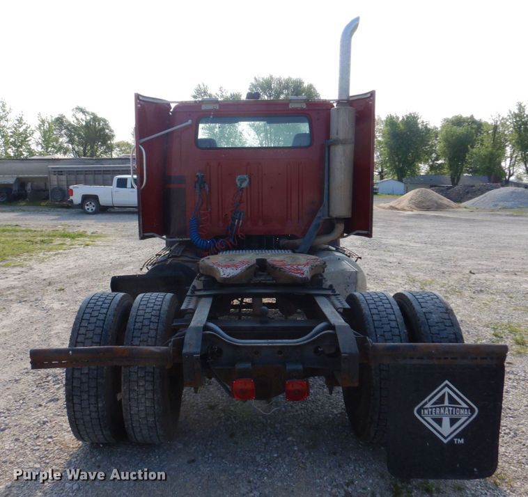 image for item KD9054 1993 International 8100  semi truck