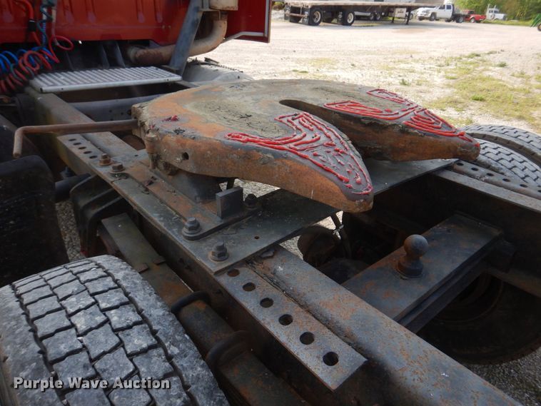 image for item KD9054 1993 International 8100  semi truck