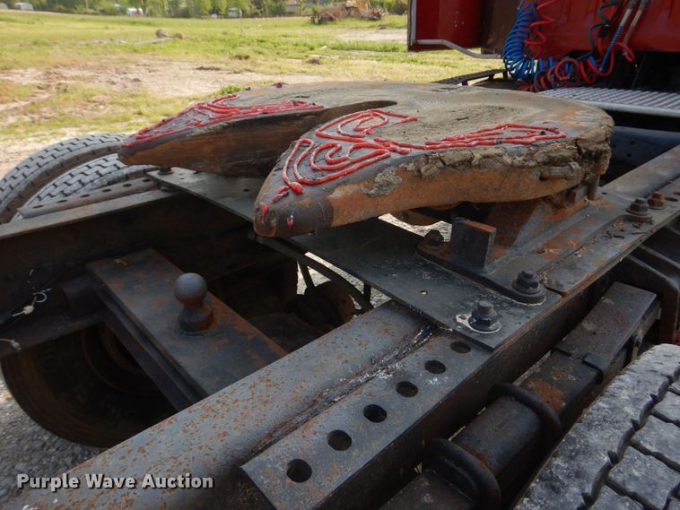 image for item KD9054 1993 International 8100  semi truck