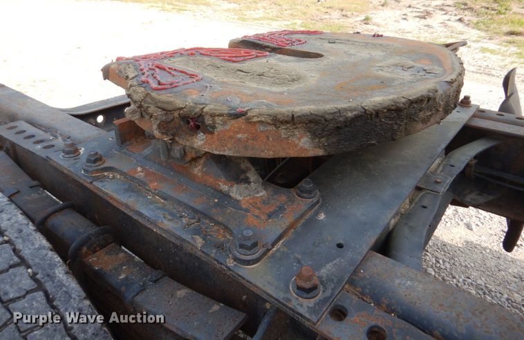 image for item KD9054 1993 International 8100  semi truck