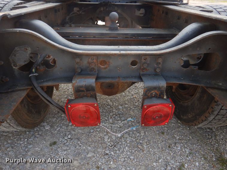 image for item KD9054 1993 International 8100  semi truck