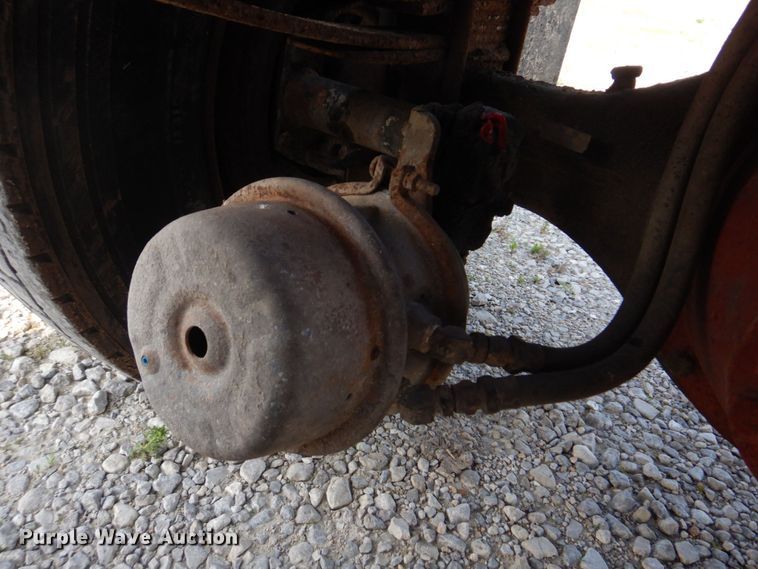 image for item KD9054 1993 International 8100  semi truck