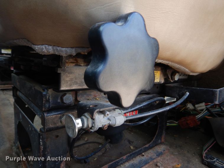 image for item KD9054 1993 International 8100  semi truck