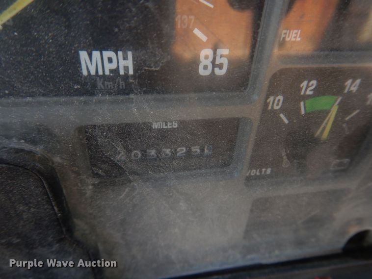 image for item KD9054 1993 International 8100  semi truck