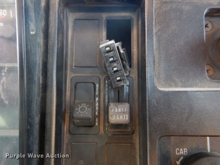 image for item KD9054 1993 International 8100  semi truck