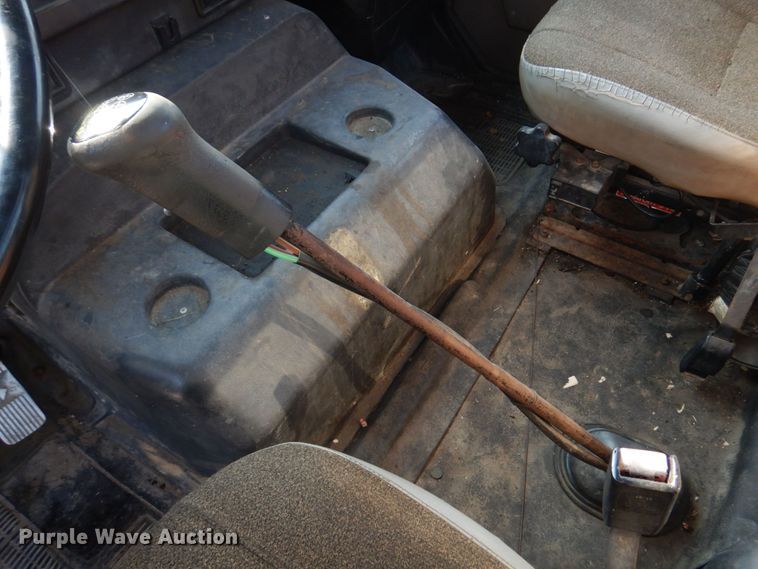 image for item KD9054 1993 International 8100  semi truck