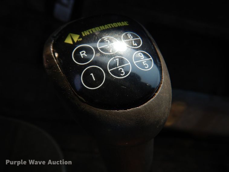 image for item KD9054 1993 International 8100  semi truck