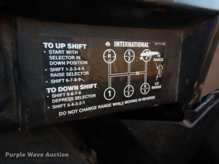 image for item KD9054 1993 International 8100  semi truck