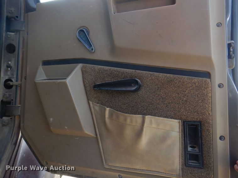 image for item KD9054 1993 International 8100  semi truck