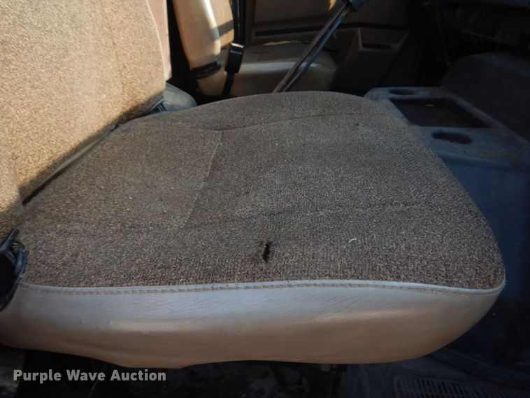 image for item KD9054 1993 International 8100  semi truck