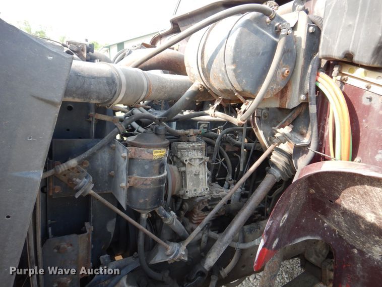 image for item KD9054 1993 International 8100  semi truck