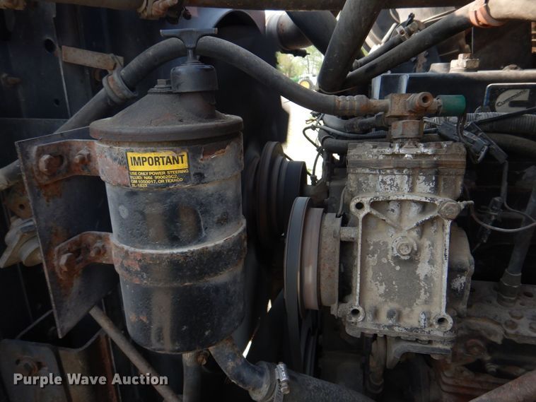 image for item KD9054 1993 International 8100  semi truck