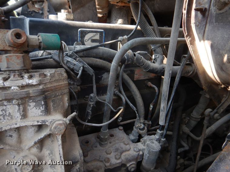 image for item KD9054 1993 International 8100  semi truck