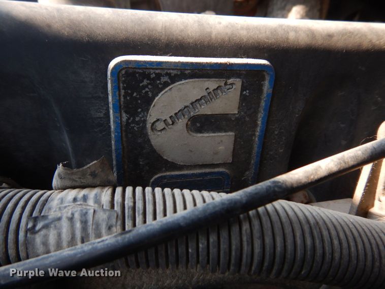 image for item KD9054 1993 International 8100  semi truck