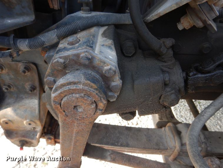 image for item KD9054 1993 International 8100  semi truck