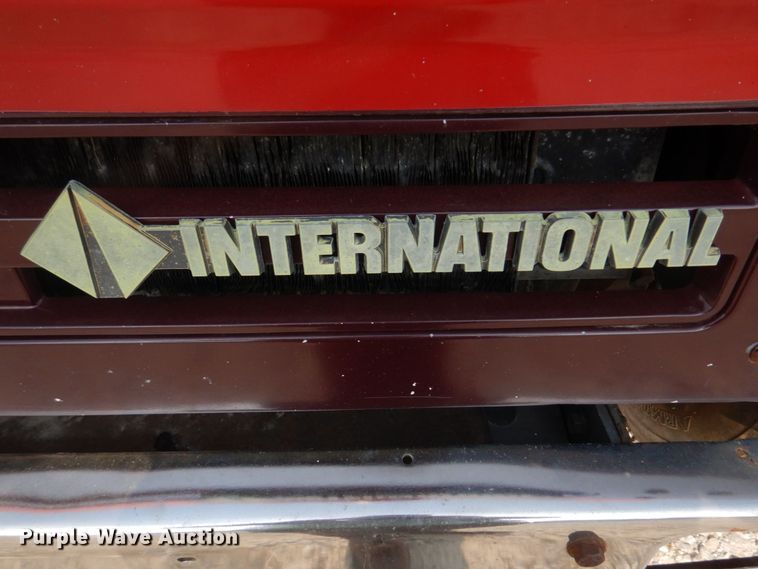 image for item KD9054 1993 International 8100  semi truck