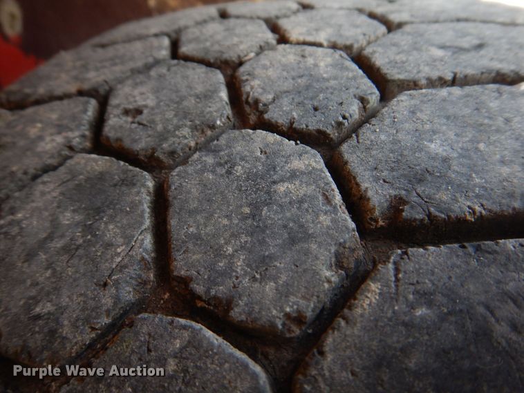 image for item KD9054 1993 International 8100  semi truck