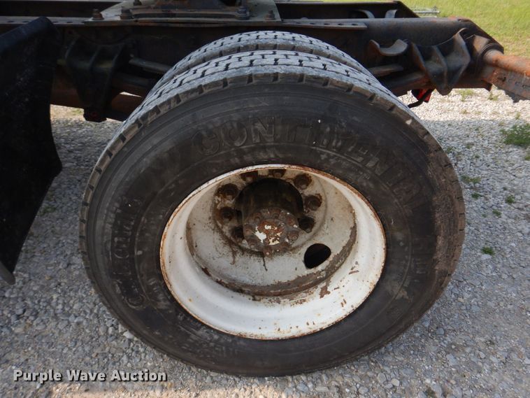 image for item KD9054 1993 International 8100  semi truck