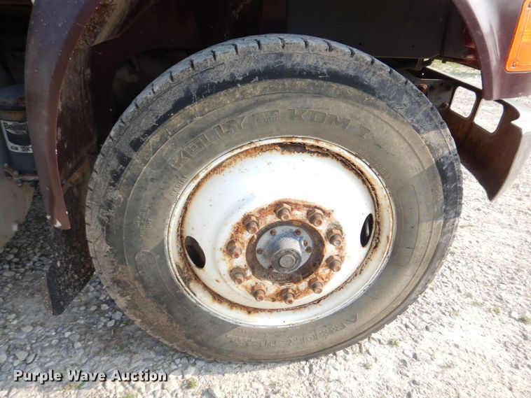 image for item KD9054 1993 International 8100  semi truck