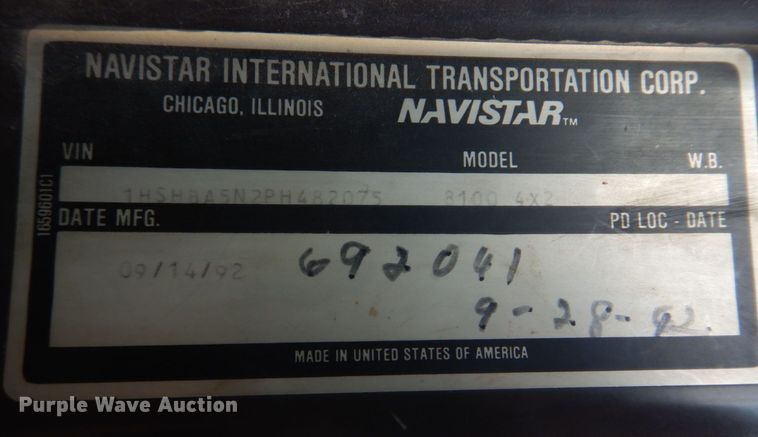 image for item KD9054 1993 International 8100  semi truck