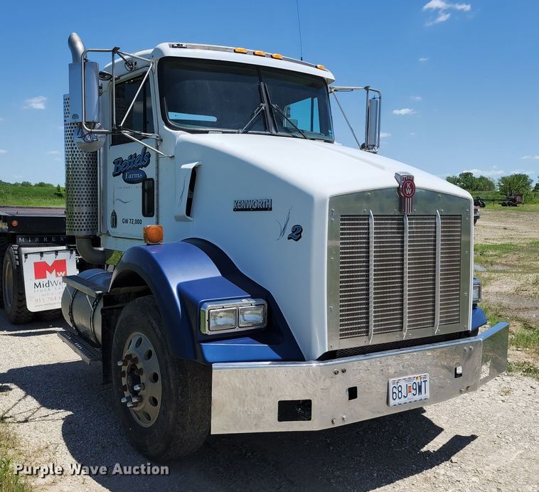 image for item KF9002 2003 Kenworth T800  semi truck