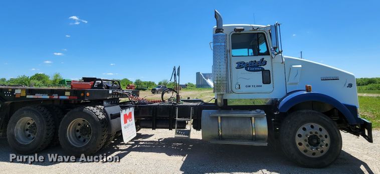 image for item KF9002 2003 Kenworth T800  semi truck