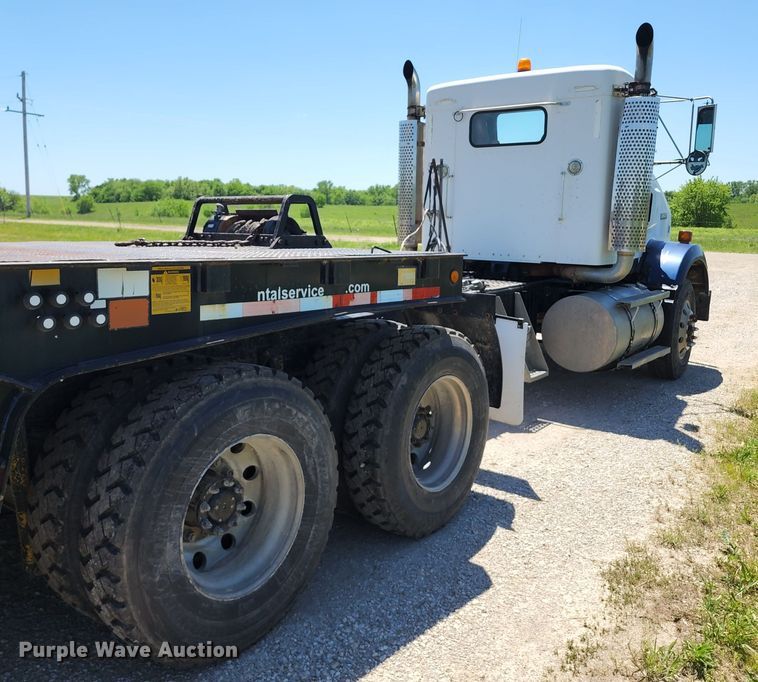 image for item KF9002 2003 Kenworth T800  semi truck