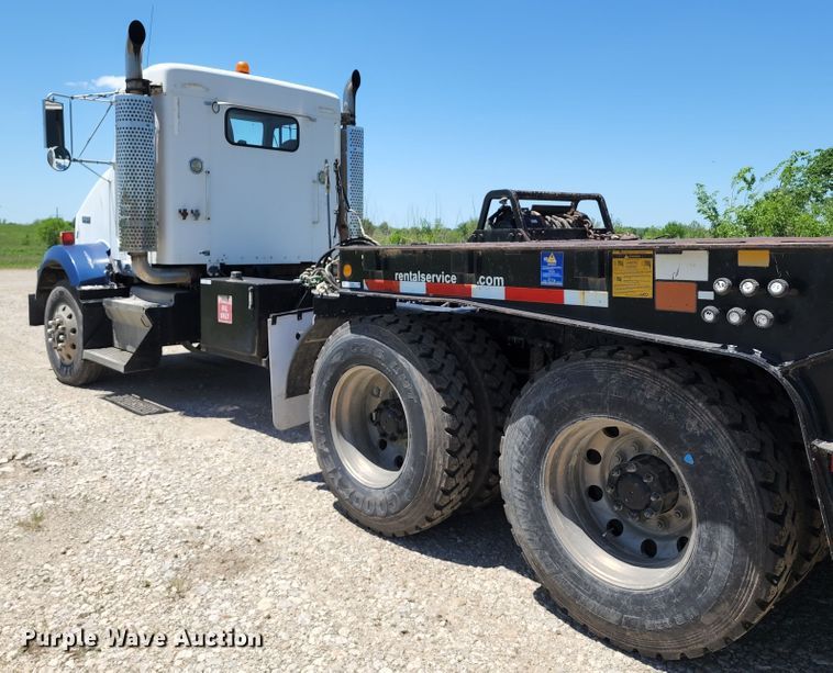 image for item KF9002 2003 Kenworth T800  semi truck