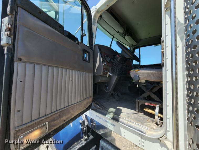 image for item KF9002 2003 Kenworth T800  semi truck