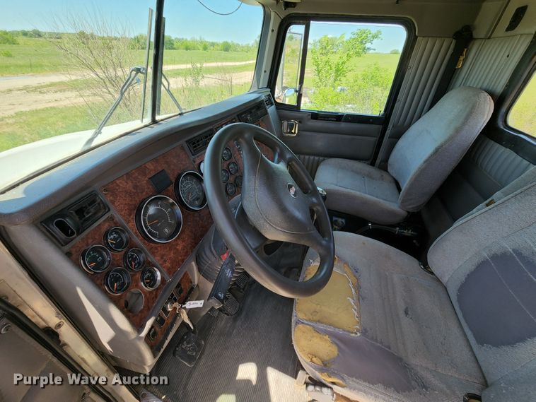 image for item KF9002 2003 Kenworth T800  semi truck