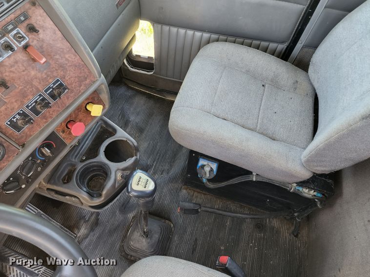 image for item KF9002 2003 Kenworth T800  semi truck