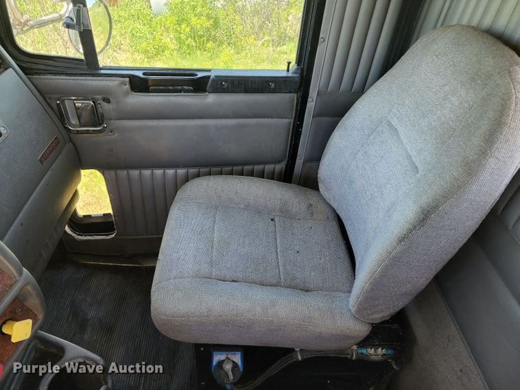 image for item KF9002 2003 Kenworth T800  semi truck