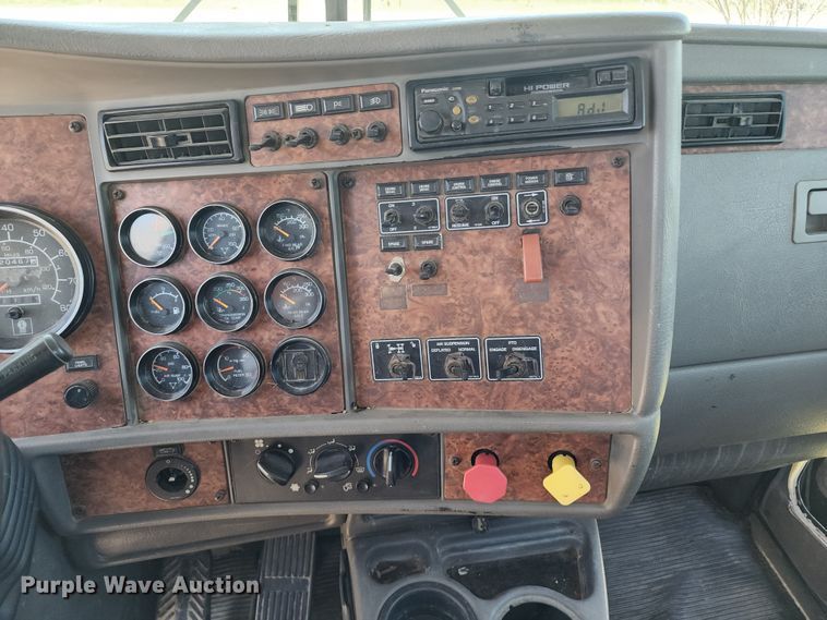 image for item KF9002 2003 Kenworth T800  semi truck