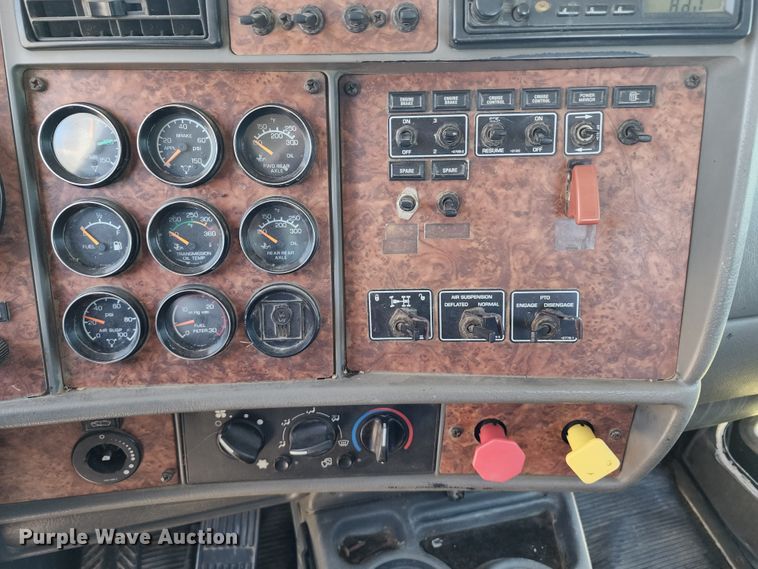 image for item KF9002 2003 Kenworth T800  semi truck