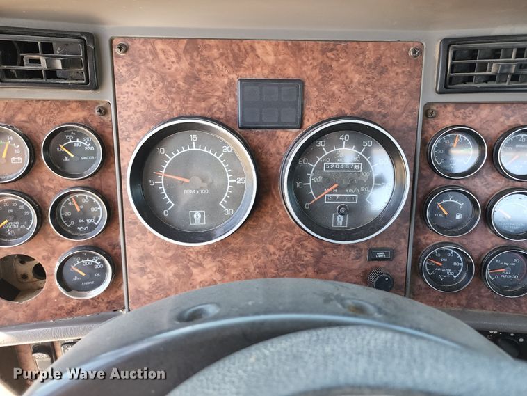 image for item KF9002 2003 Kenworth T800  semi truck