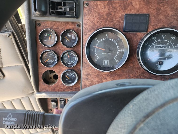 image for item KF9002 2003 Kenworth T800  semi truck